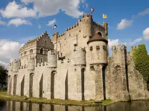 Средновековни замъци и крепости - Снимка Замъкът Гравенщайн  в Белгия