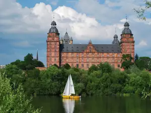 Най-красивите дворци в света - Снимка Замъкът Йоханисбург в Германия