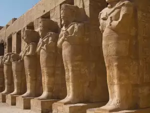 Исторически Забележителности - Снимка Храмът Карнак в Луксор