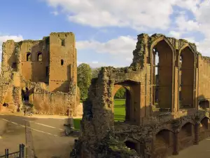 Средновековни замъци и крепости - Снимка Замъкът Кенилуърт в Англия