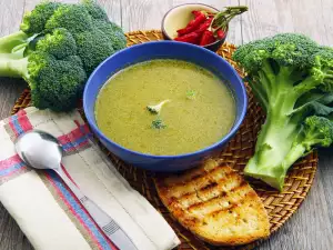 Cream soup with broccoli