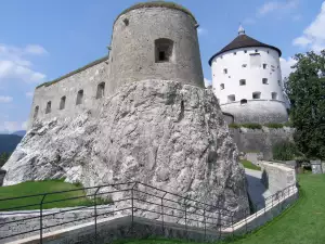 Средновековни замъци и крепости - Снимка Тиролската крепост Куфщайн