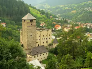 Средновековни замъци и крепости - Снимка Тиролският замък Ландек