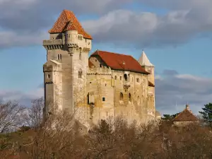 Средновековни замъци и крепости - Снимка Замък Лихтенщайн в Австрия