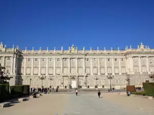 Най-красивите дворци в света - Снимка Кралски палат в Мадрид