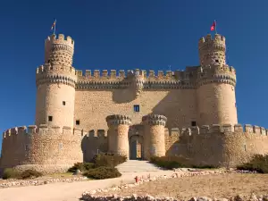 Средновековни замъци и крепости - Снимка Замъкът Мансанарес в Испания