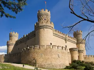 Средновековни замъци и крепости - Снимка Замъкът Мендоза