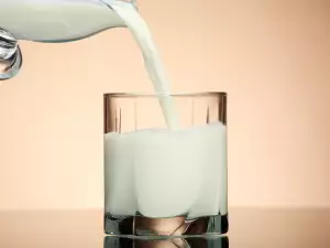 Čaša svežeg mleka