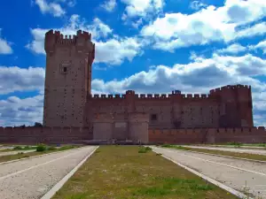 Средновековни замъци и крепости - Снимка Замъкът Мота