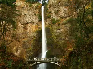 Най-красивите водопади в света - Снимка Multnomah Falls в Орегон, САЩ