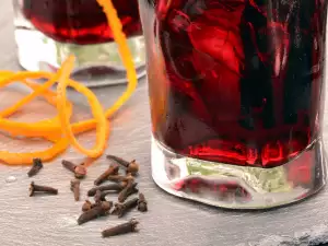Drink with Cloves