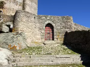 Средновековни замъци и крепости - Снимка Замъкът Пенедоно