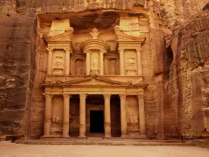 Исторически Забележителности - Снимка Древният град Петра в Йордания