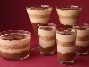 Идеи за десертни кремове със сладкарска сметана