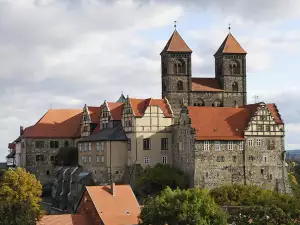 Средновековни замъци и крепости - Снимка Замъкът в Кведлинбург