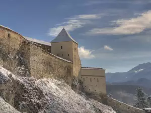 Средновековни замъци и крепости - Снимка Замъкът Ръшнов в Румъния