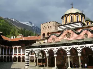 Най-красивите манастири по света - Снимка Рилският Манастир в България