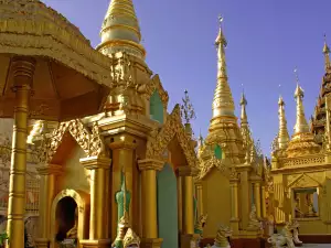 Исторически Забележителности - Снимка Шведагон Пагода в Мианмар