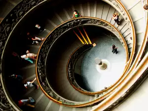 Най-красивите църкви по света - Снимка По стълбите на Сикстинската Капела