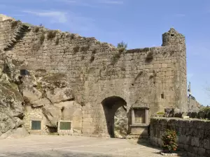 Средновековни замъци и крепости - Снимка Замъкът Sortelha в Португалия