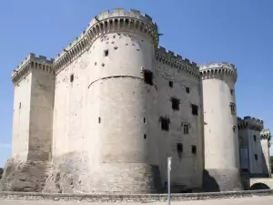 Средновековни замъци и крепости - Снимка Френският замък Тараскон