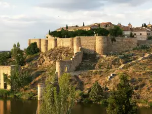 Средновековни замъци и крепости - Снимка Крепостта в Толедо