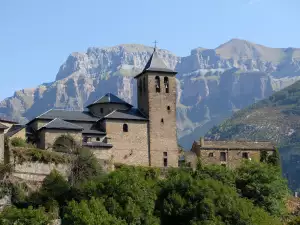 Средновековни замъци и крепости - Снимка Торла в испанските Пиринеи