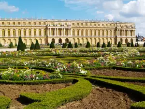 Най-красивите дворци в света - Снимка Градините на Версайския дворец до Париж