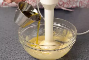 Wie kann man ausgeflockte Mayonnaise reparieren?