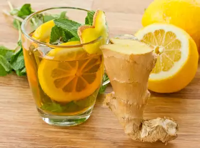 Стоит или нет? Чем полезна вода с лимоном и как и кому ее можно пить