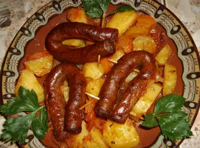 Запечённая картошка с колбасой в духовке - пошаговый рецепт с фото на конференц-зал-самара.рф
