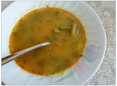 Суп-пюре со стручковой фасолью, беконом и сыром