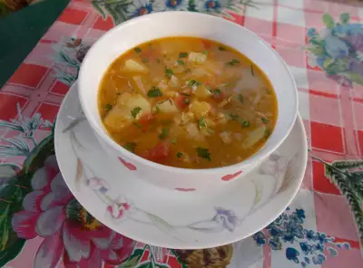 Суп на свиной косточке с фасолью