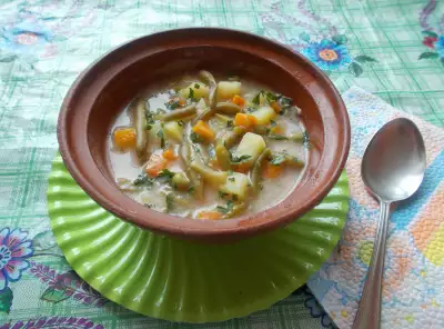 Сметанно-сливочный суп со стручковой фасолью