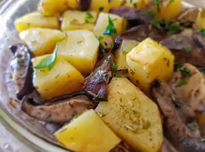 Тушеная картошка с мясом в духовке