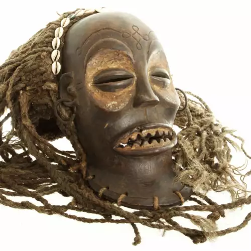 Намерих маска, напомняща на ацтеките