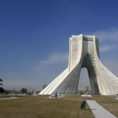 Монументът Азади в Техеран