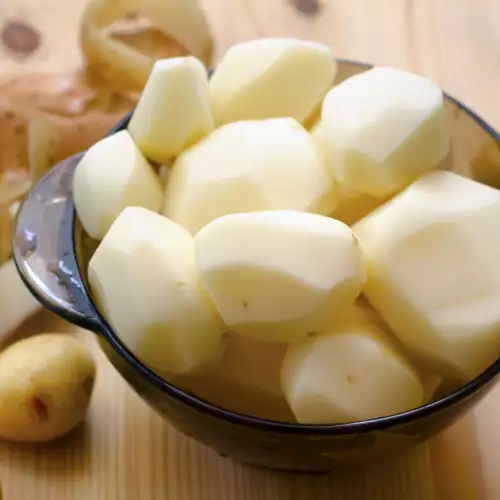 Как быстро очистить картофель?