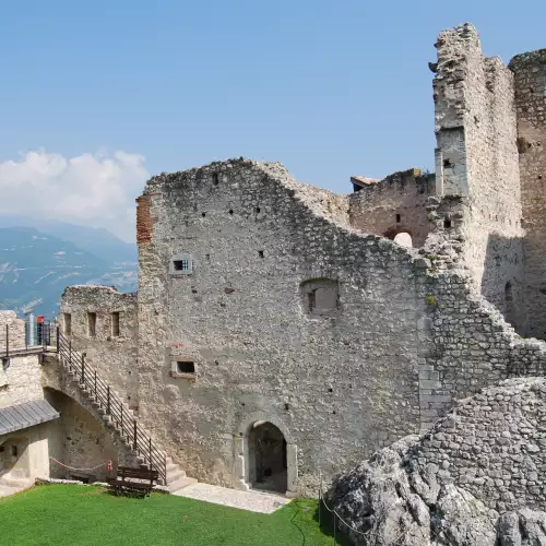 Замъкът Бесено