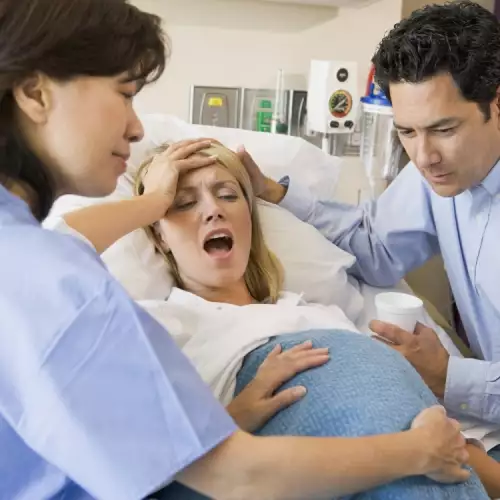 Болки в кръста при раждане