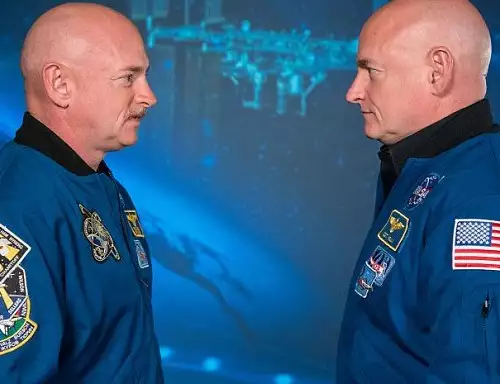 Космосът променя ДНК-то ни! Вижте историята на единствените близнаци астронавти