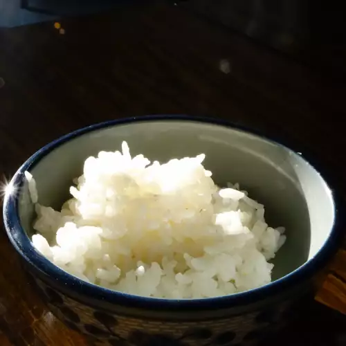Колко вода се слага на ориза?