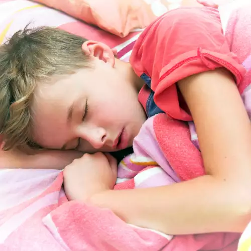 Как да научим детето да си ляга рано