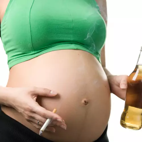 Какво да правим с цигарите по време на бременност