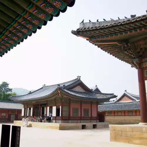 Дворецът Changdeokgung
