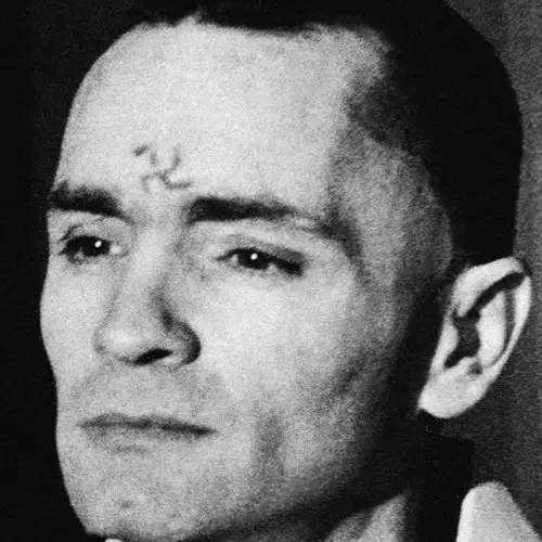 Как Чарлз Менсън се превърна в най-известния убиец на XX век