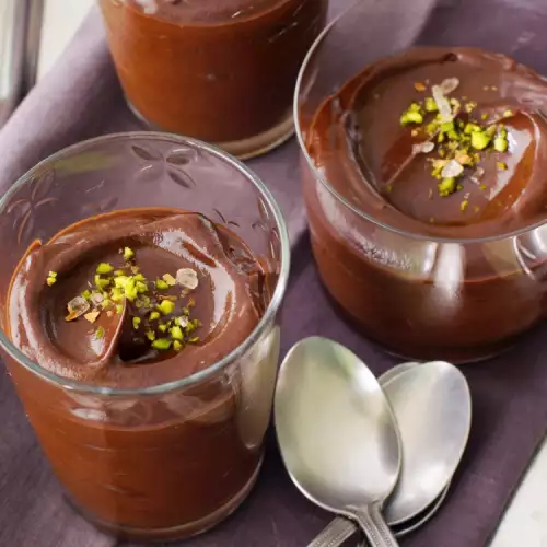 Irresistible Desserts: Chocolate Pudding with Avocado