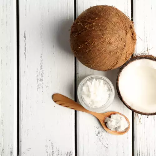 Жабурене с кокосово масло - защо и за какво помага?