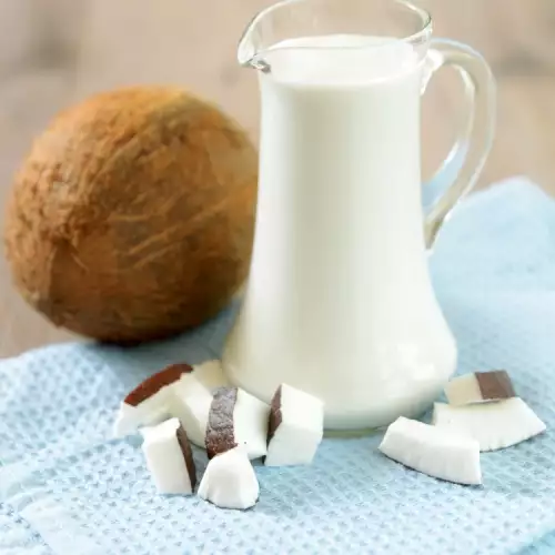 Šta sadrži kokosovo mleko i zbog čega je korisno?