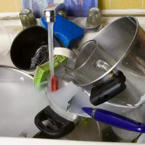 How to clean Teflon dishes